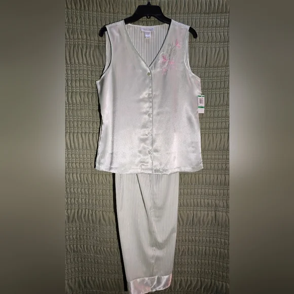 Morgan Taylor Intimates Satin Seafoam Green Pajama Set In Size Large. - Picture 2 of 7